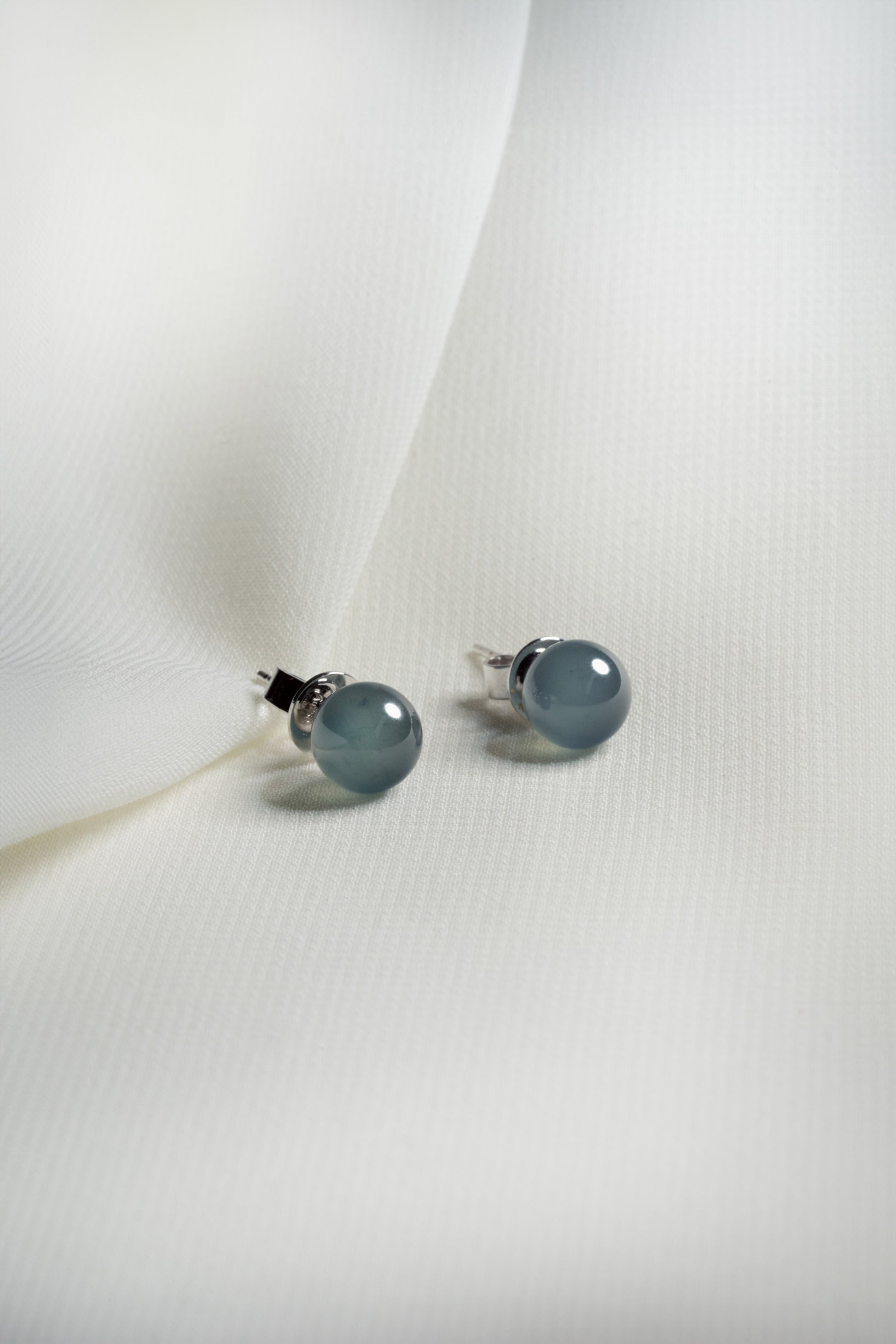 Pale Bluish Green Jadeite Earring with 18K White Gold 
