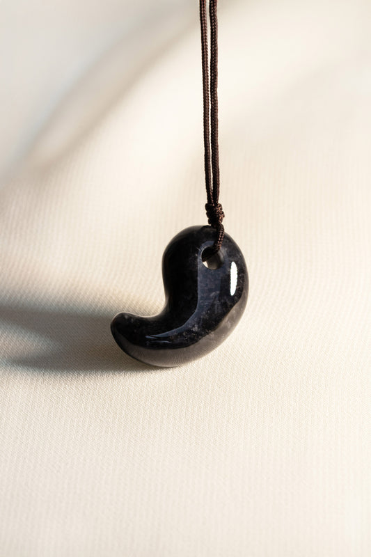 Black Comma Jadeite with Grey spots