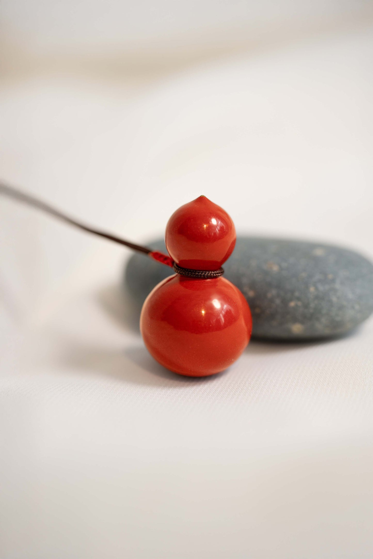 Plain Red Lacquer Wulu Pendant with string