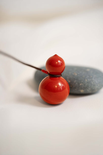 Plain Red Lacquer Wulu Pendant with string