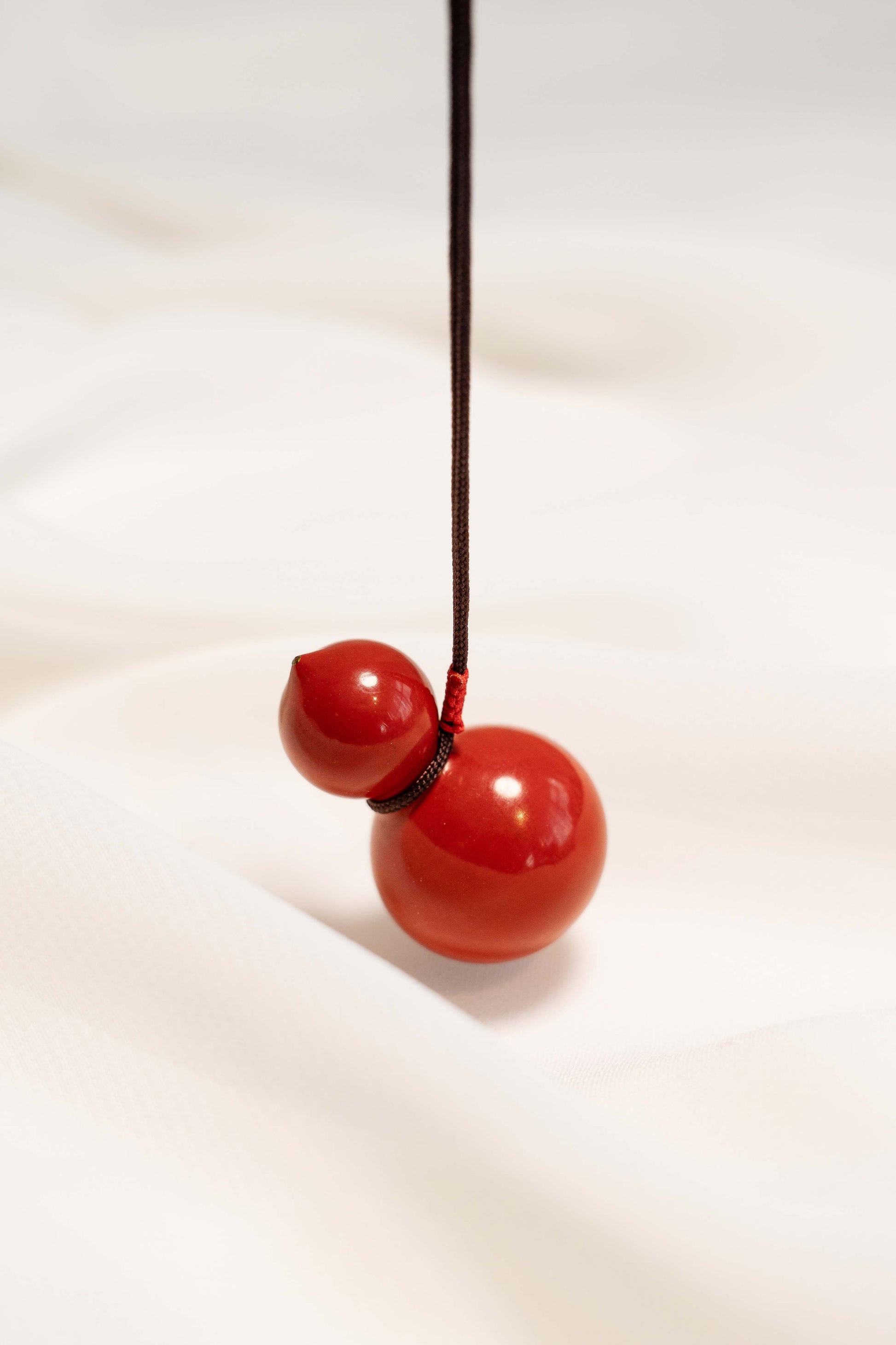 Plain Red Lacquer Wulu Pendant hung on a string